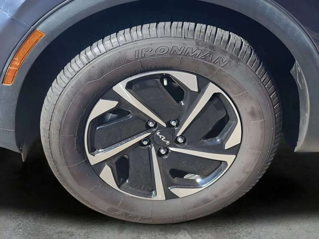Used 2023 Gravity Gray Kia LX image 25