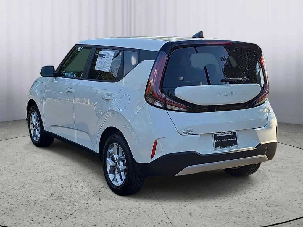 Used 2025 White Kia LX image 5