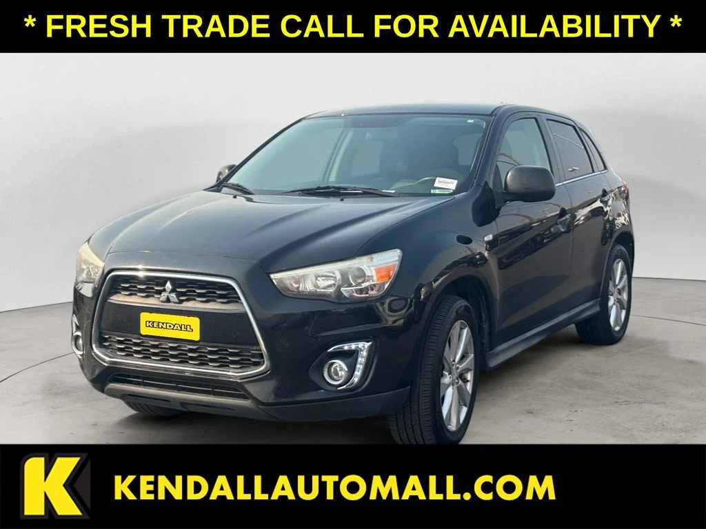 Used 2015 Black Mitsubishi SE image 1