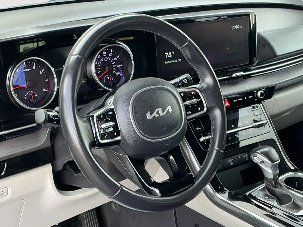Used 2022 Blue Kia SX image 19