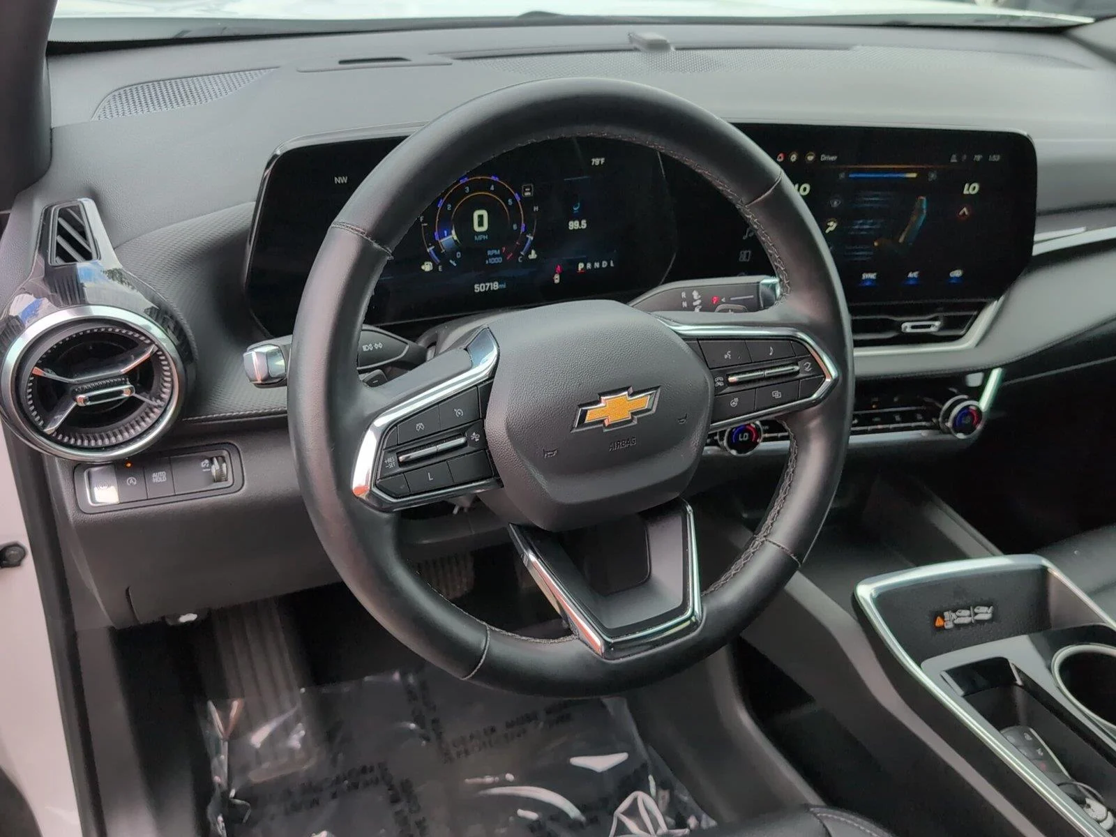 Used 2025 Summit White Chevrolet LT image 4