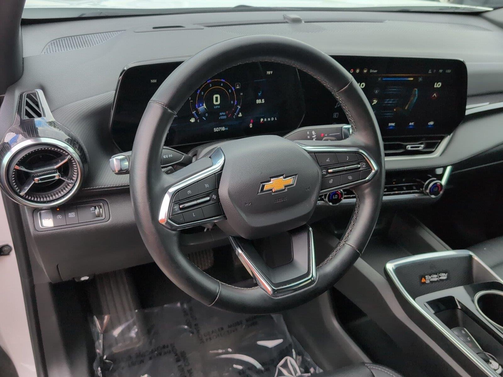 Used 2025 Summit White Chevrolet LT image 4