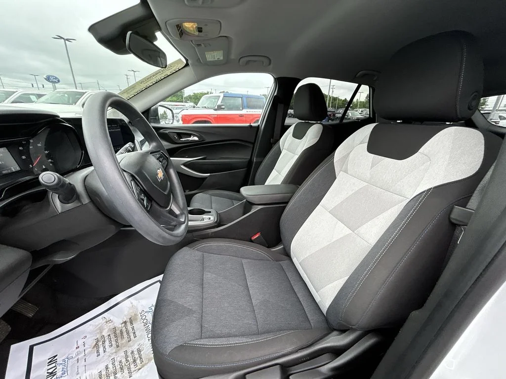 Used 2024 White Chevrolet LS image 17