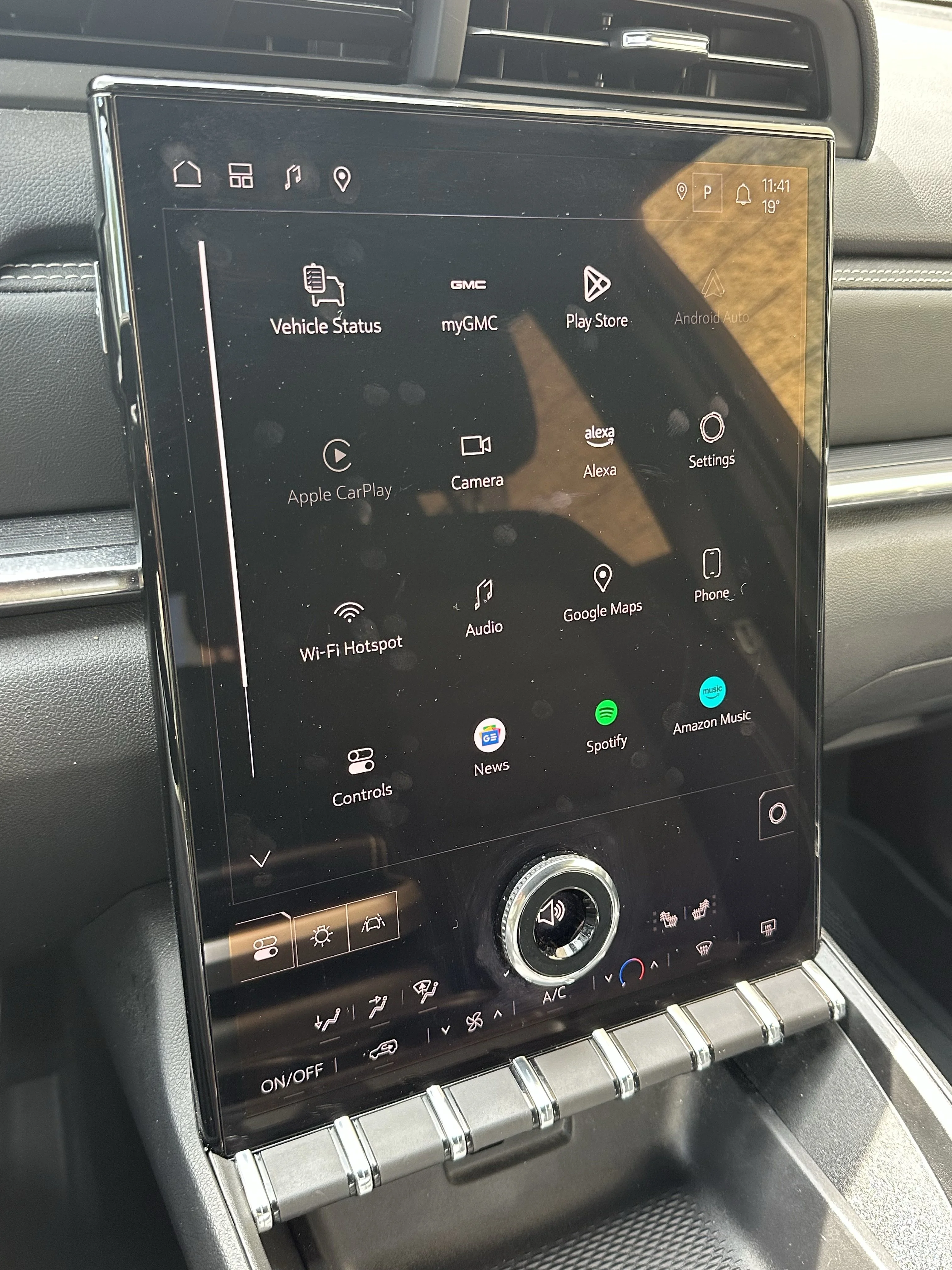 Certified Used 2025  GMC AWD Elevation image 16