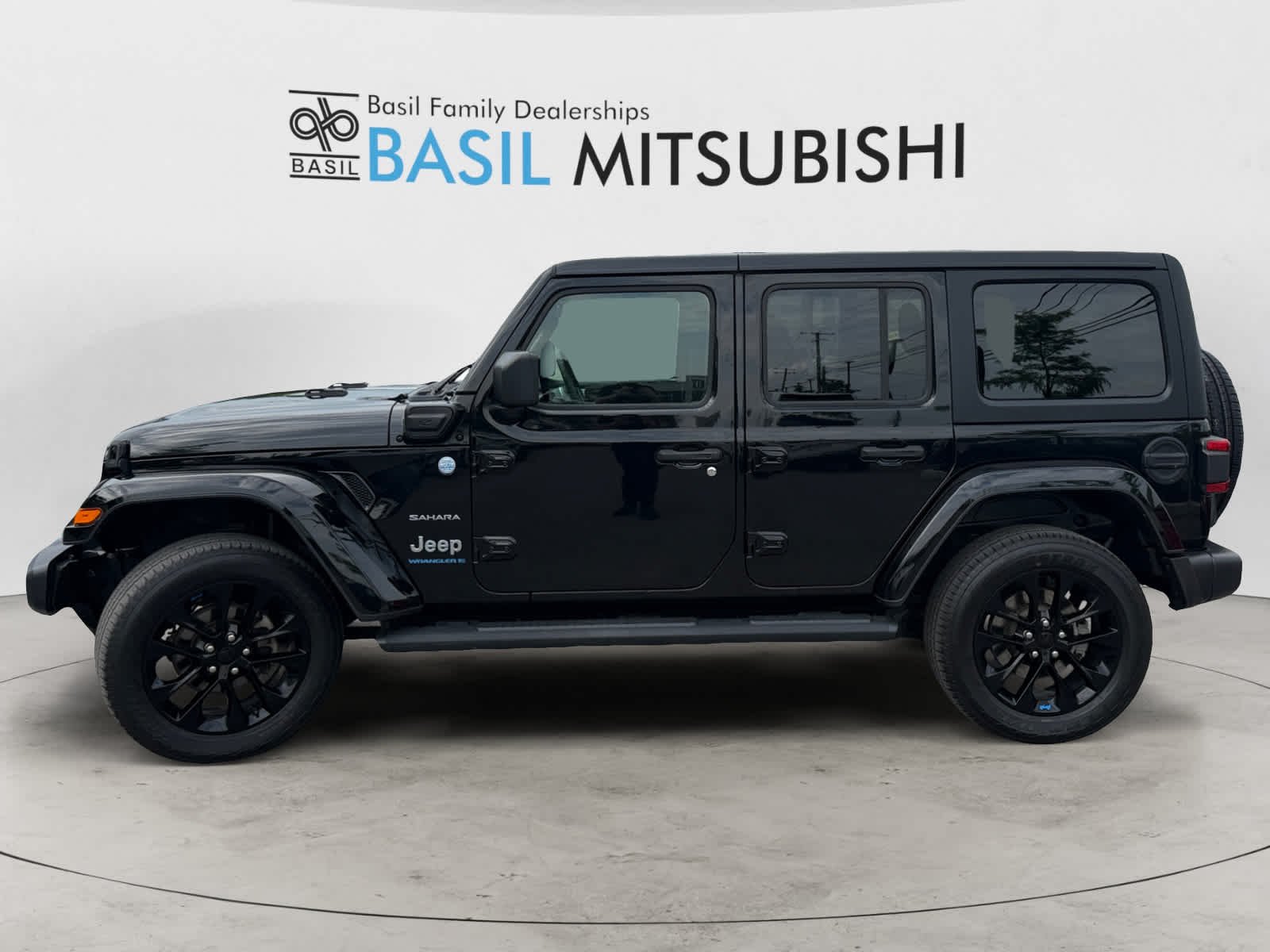 Used 2023 Black Clearcoat Jeep Sahara image 2