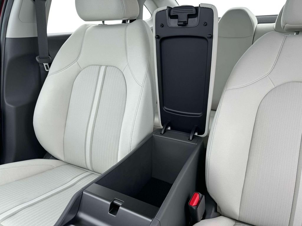New 2025 White Hyundai SE image 37
