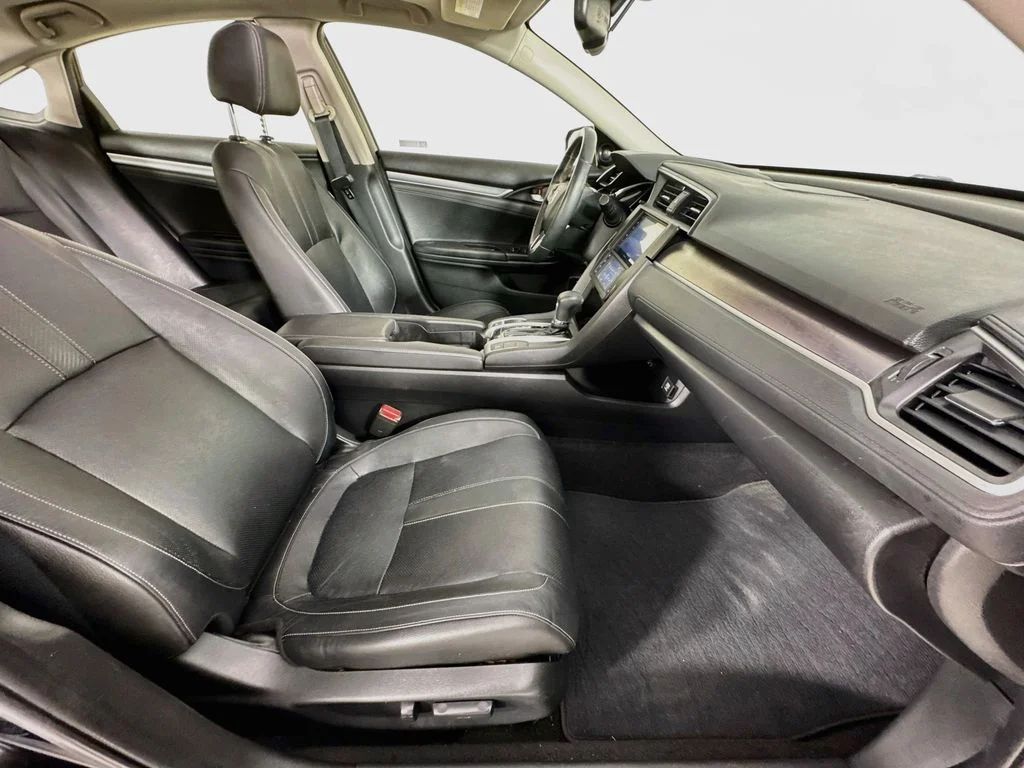 Used 2018 Black Honda Touring image 34