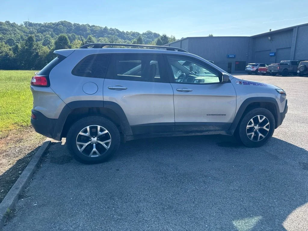 Used 2018 Billet Silver Metallic Jeep Trailhawk image 15