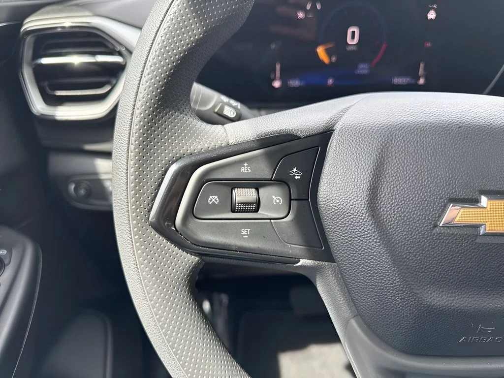 Used 2025 White Chevrolet LT image 15