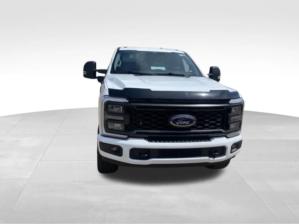 Used 2025 White Ford XL image 5