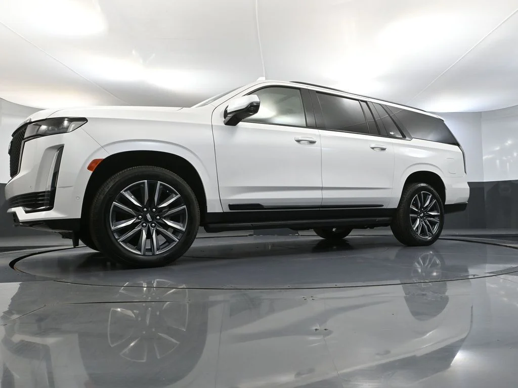 Used 2021 White Cadillac Sport image 67