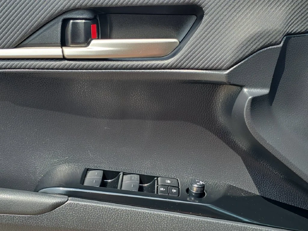 Used 2025  Toyota SE image 19