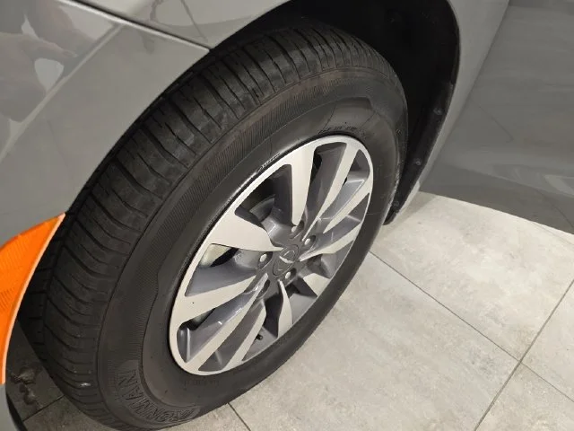 Used 2022 Ceramic Gray Clearcoat Chrysler Touring L image 41