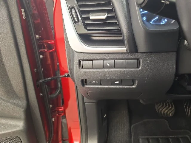 Used 2021 Scarlet Ember Nissan SV image 32