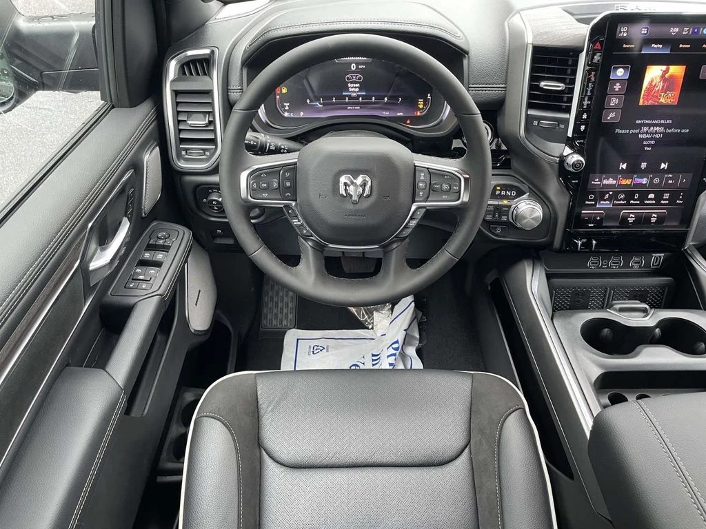 New 2026 Diamond Black Crystal Pearl-Coat Exterior Paint RAM Laramie image 22