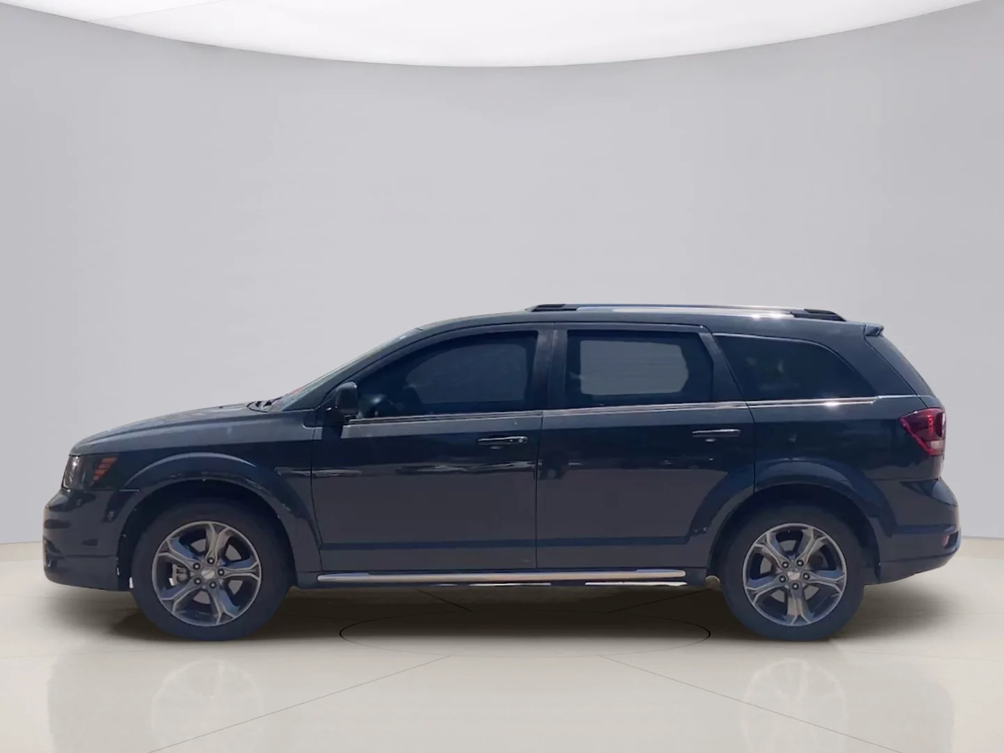 Used 2017 Gray Dodge CROSSROADS image 2