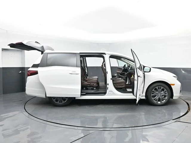 Used 2025 Platinum White Pearl Honda Touring image 60