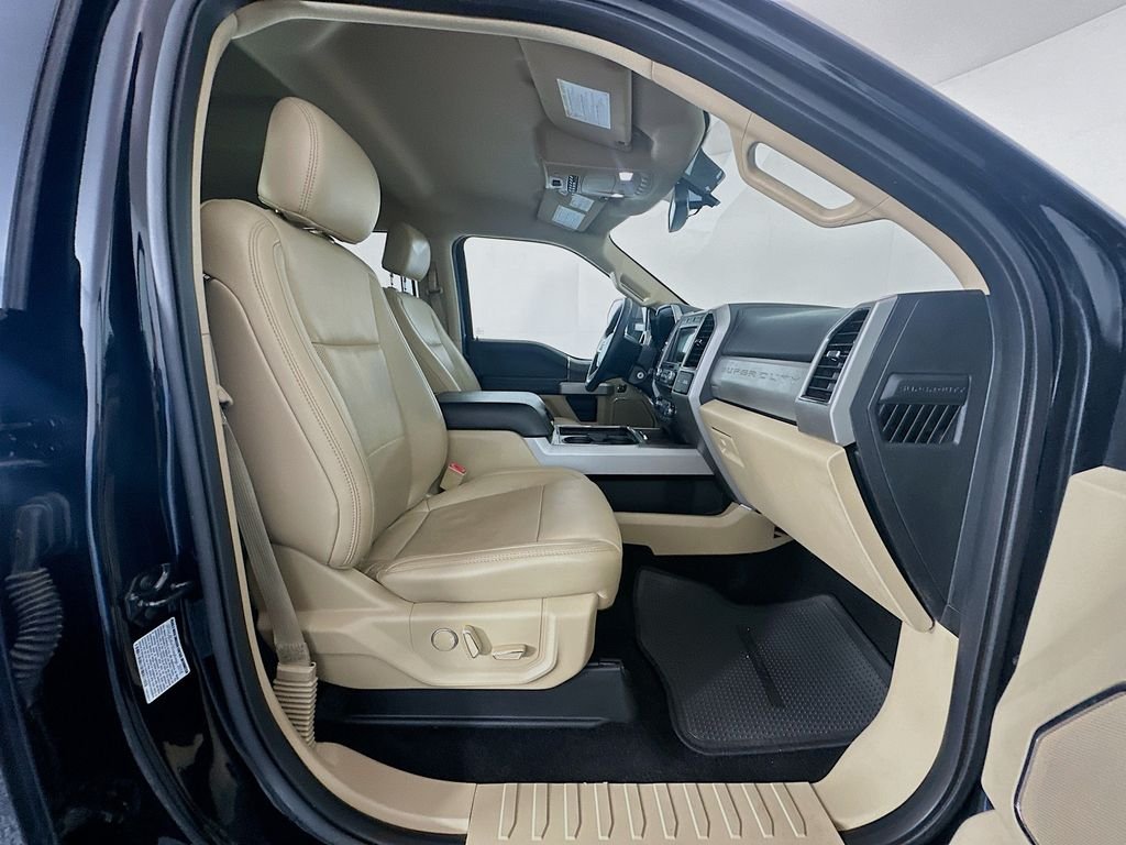 Used 2019 Black Metallic Ford Lariat image 28