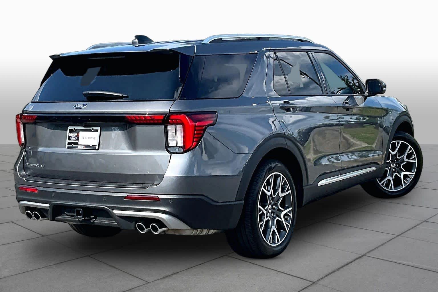 Used 2025 Carbonized Gray Metallic Ford Platinum image 13