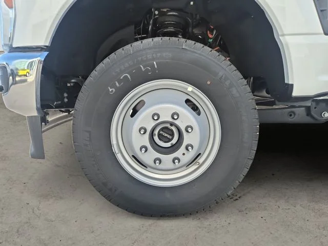 2025 Ford F-350 Super Duty Chassis Cab XL - Photo 9