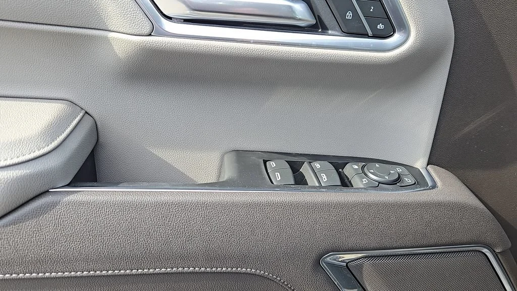 2026 GMC Sierra 1500 SLT - Photo 7