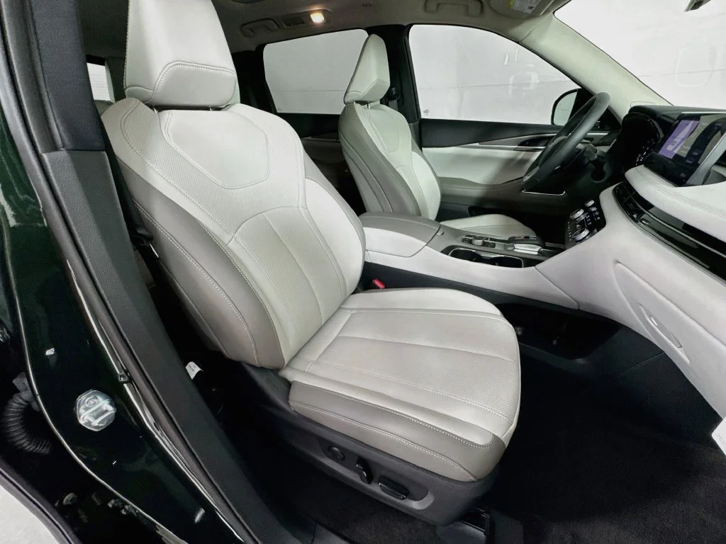Certified Used 2027 Green INFINITI LUXE image 40