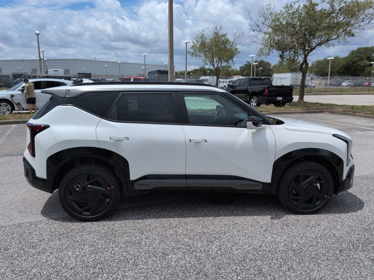 New 2027 Snow White Pearl Kia X-Line SX image 4