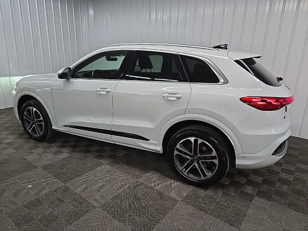 Used 2025 White Audi 2.0T Premium image 4