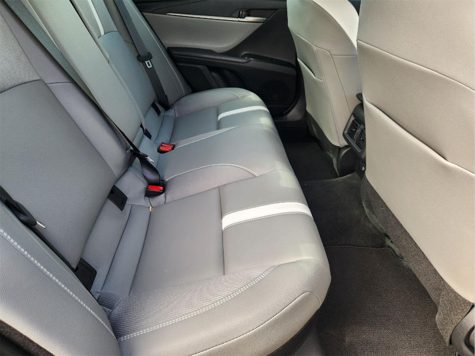 2025 Toyota Camry photo 31 of 33