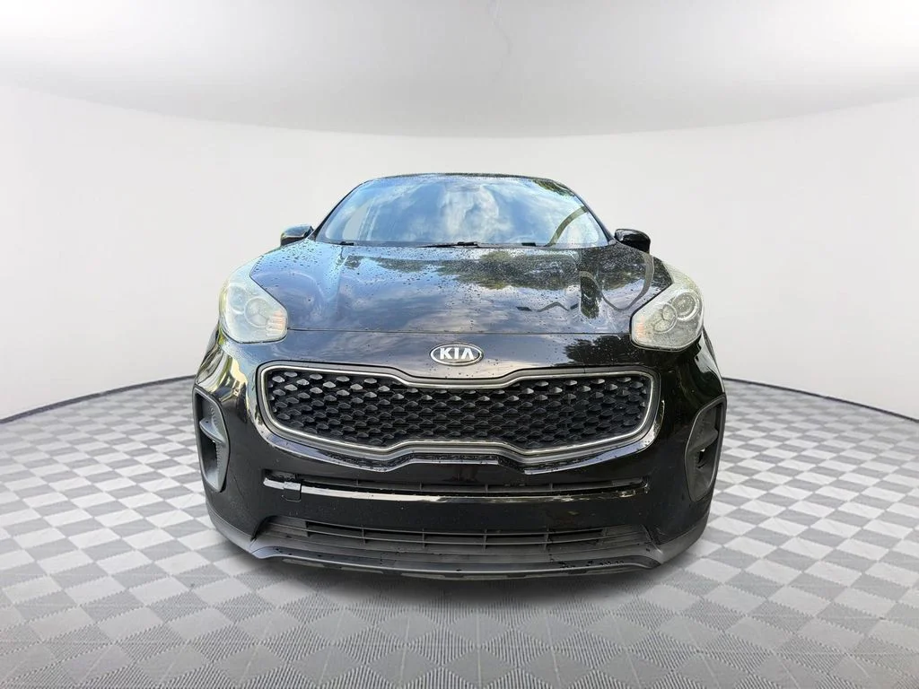 Used 2018 Red Kia LX image 2