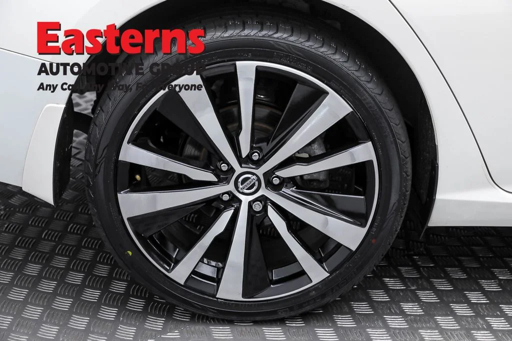 Used 2022 White Nissan 2.5 SR image 27