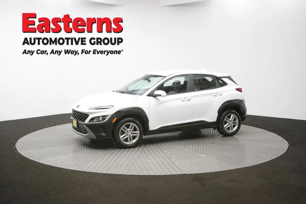 Used 2022 White Hyundai SE image 54