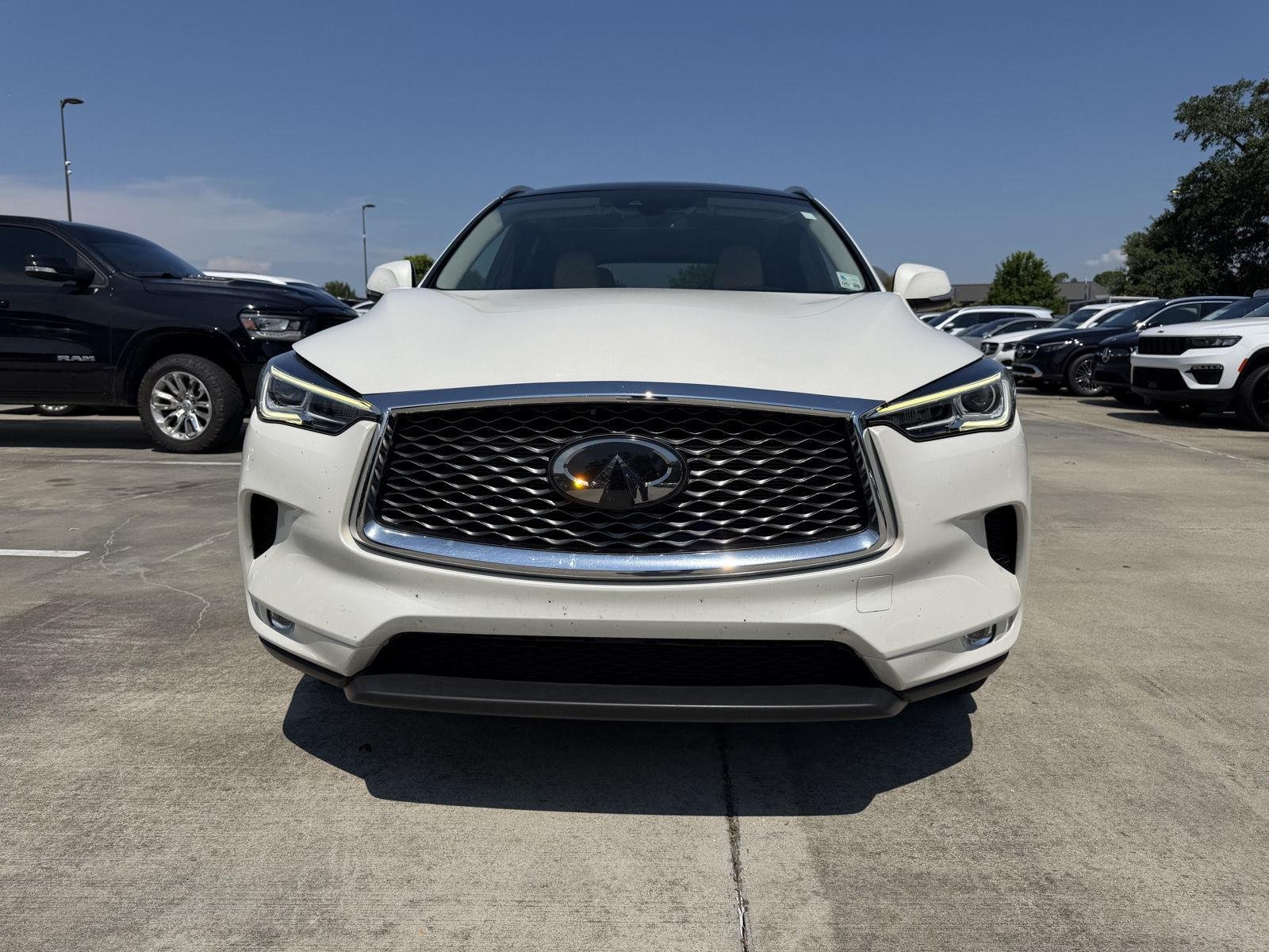 Used 2020 Majestic White INFINITI LUXE image 2