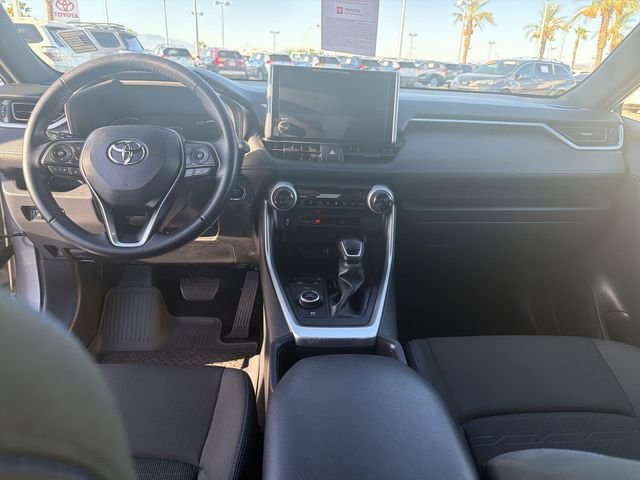 2025 Toyota RAV4 SE - Photo 14