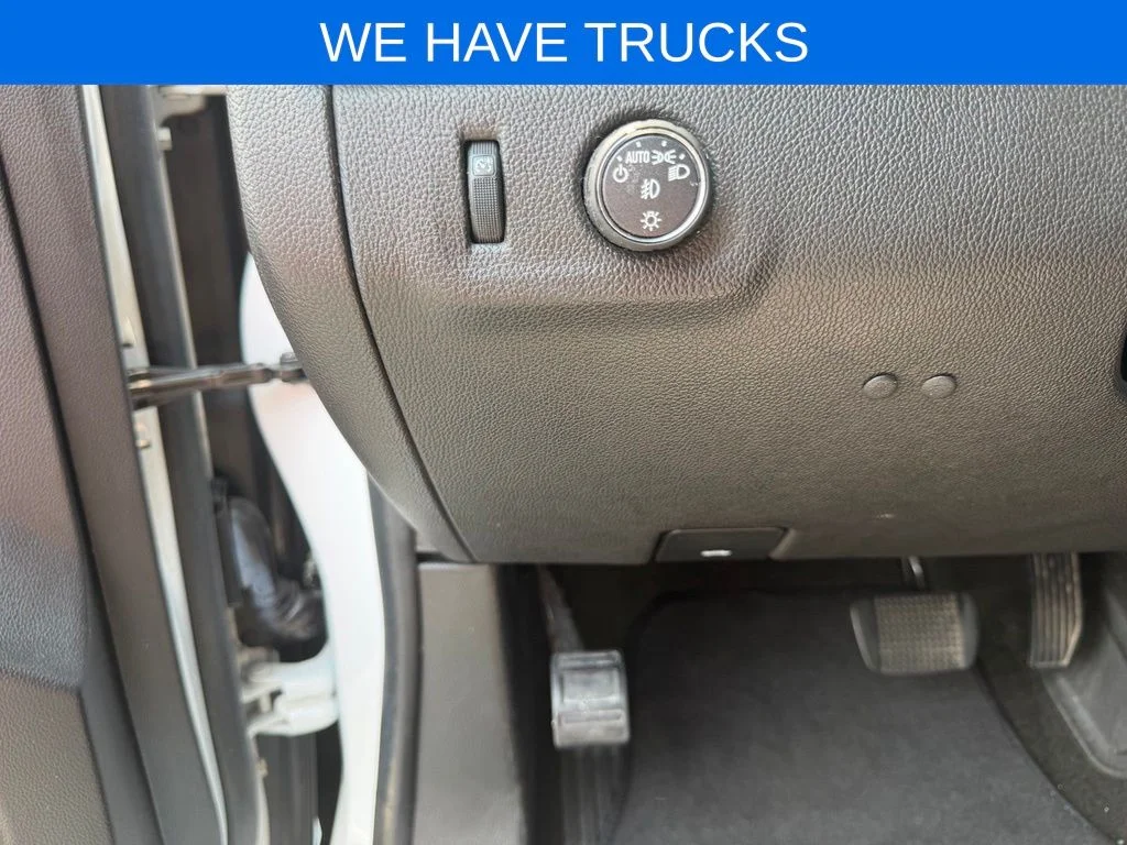 Used 2017 White Chevrolet Z71 image 17