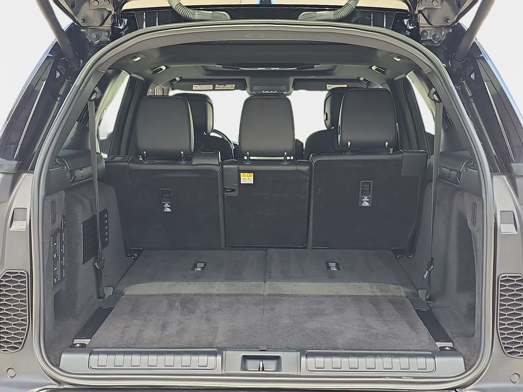 Used 2023 Black Land Rover S R-Dynamic image 12