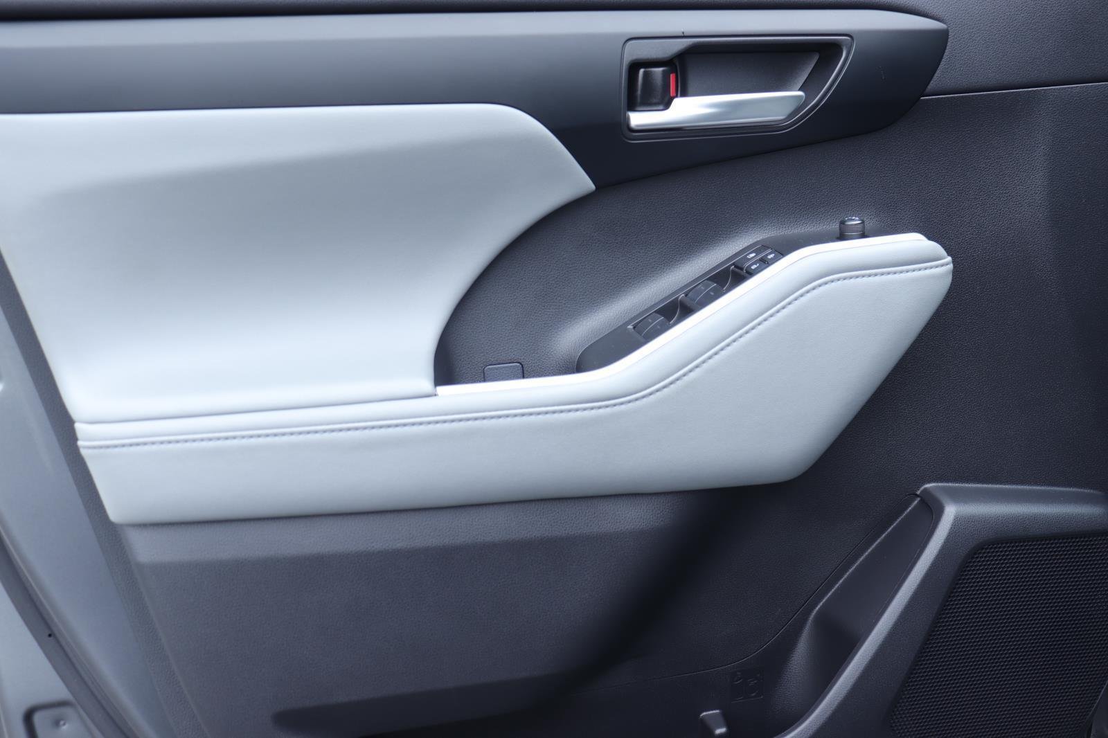 Used 2023 Magnetic Gray Metallic Toyota XLE image 9
