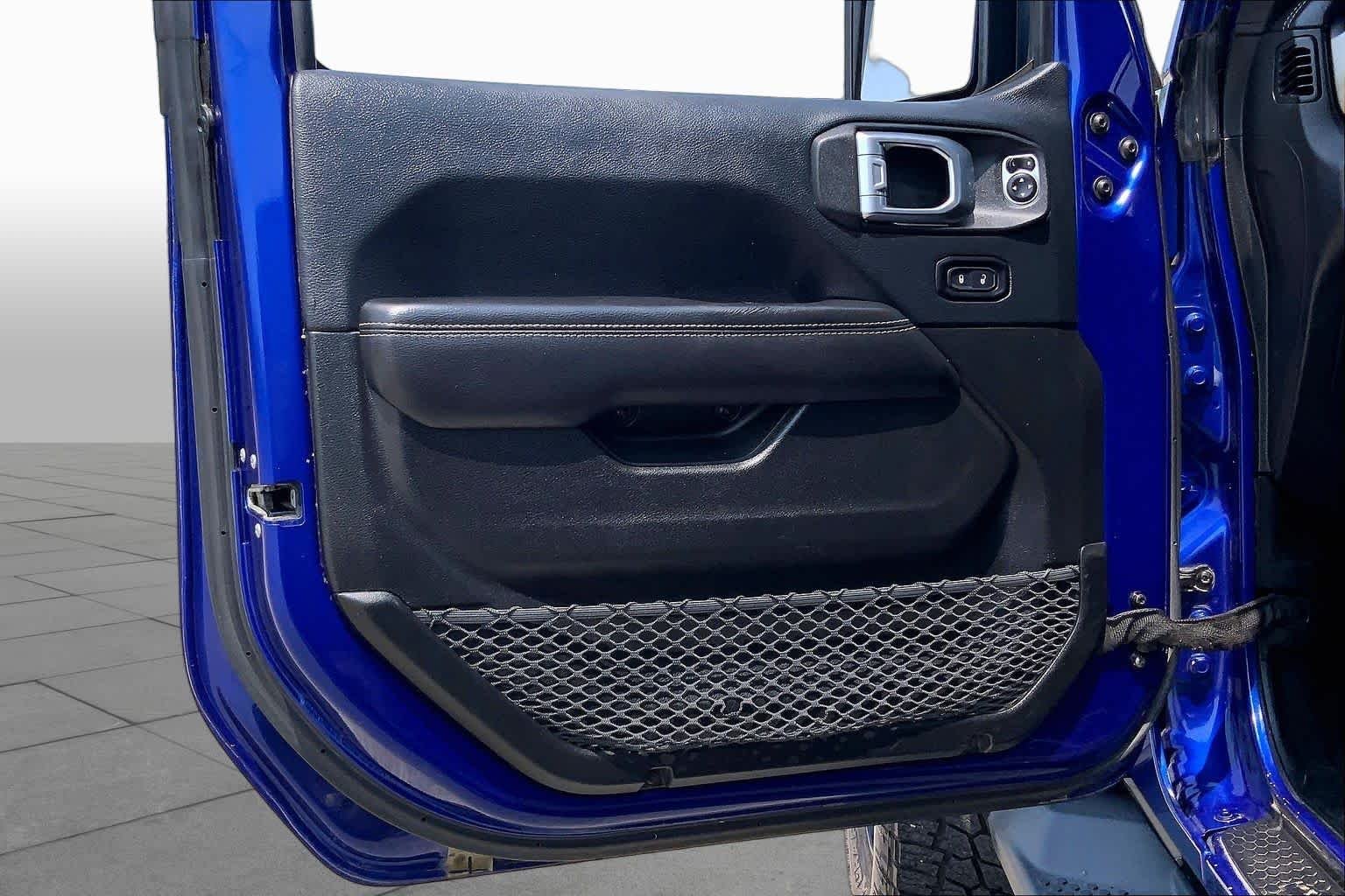 Used 2018 Ocean Blue Metallic Clearcoat Jeep Sahara image 21