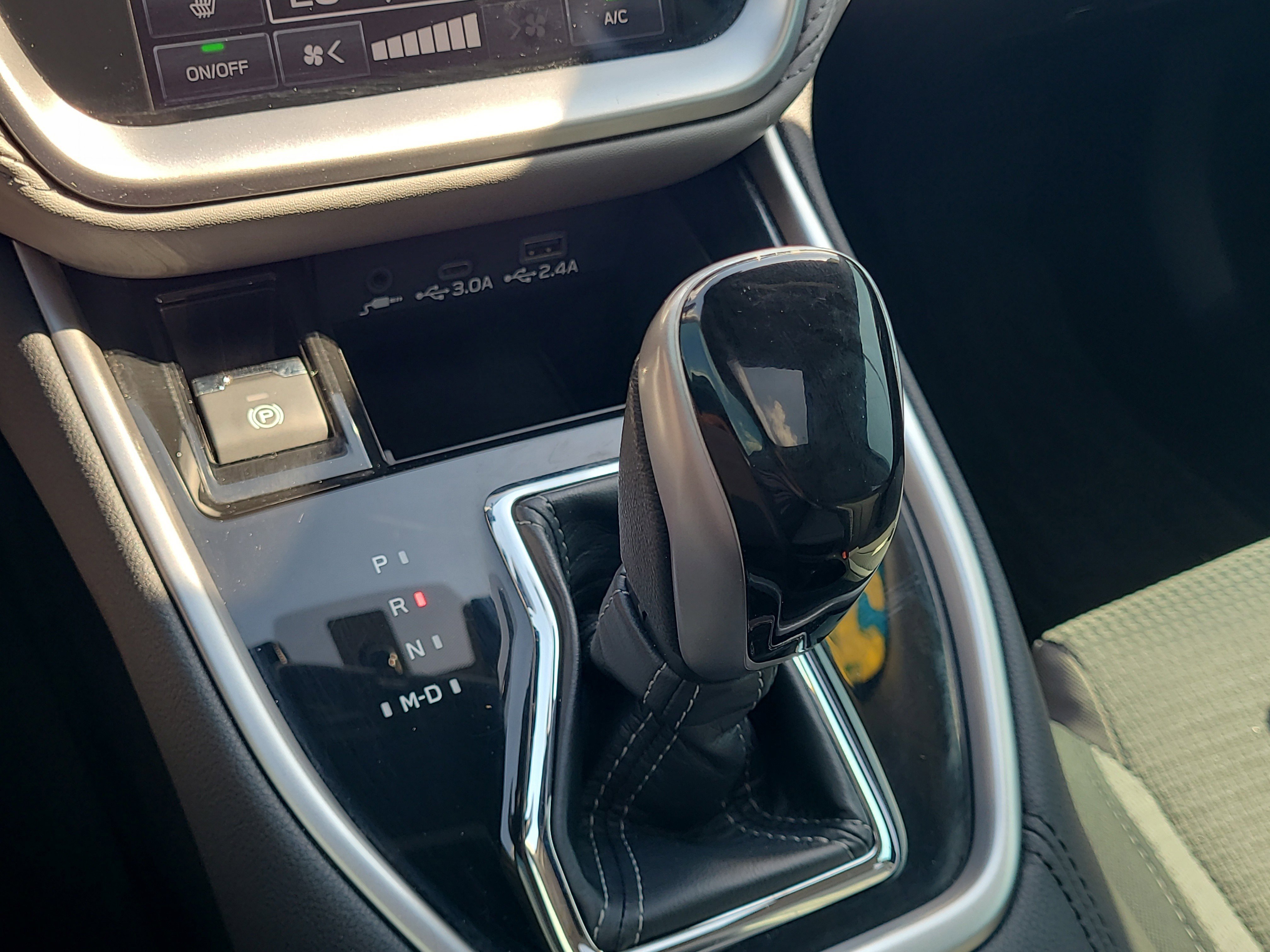 Used 2025 Ice Silver Metallic Subaru Premium image 24