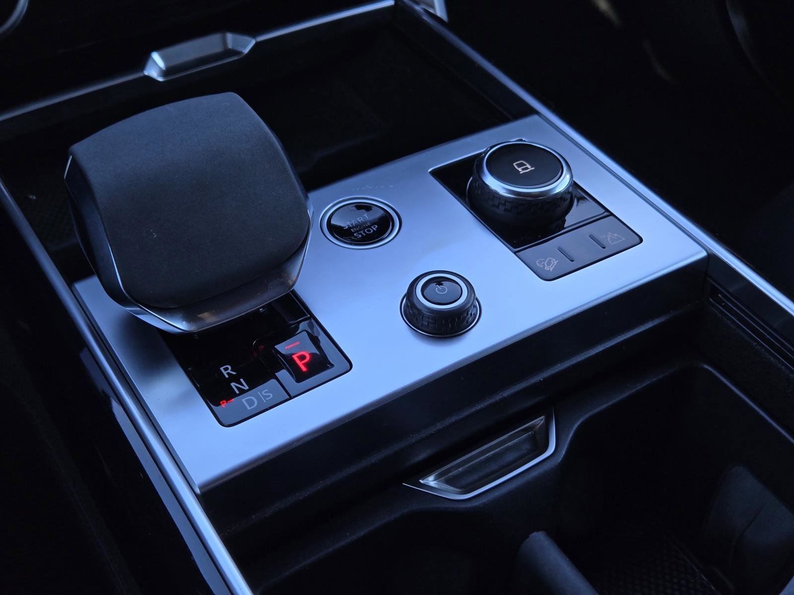 Used 2023 Black Land Rover SE image 16