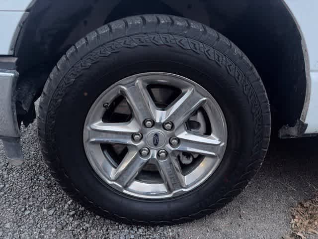 Used 2025 Oxford White Ford XLT image 2