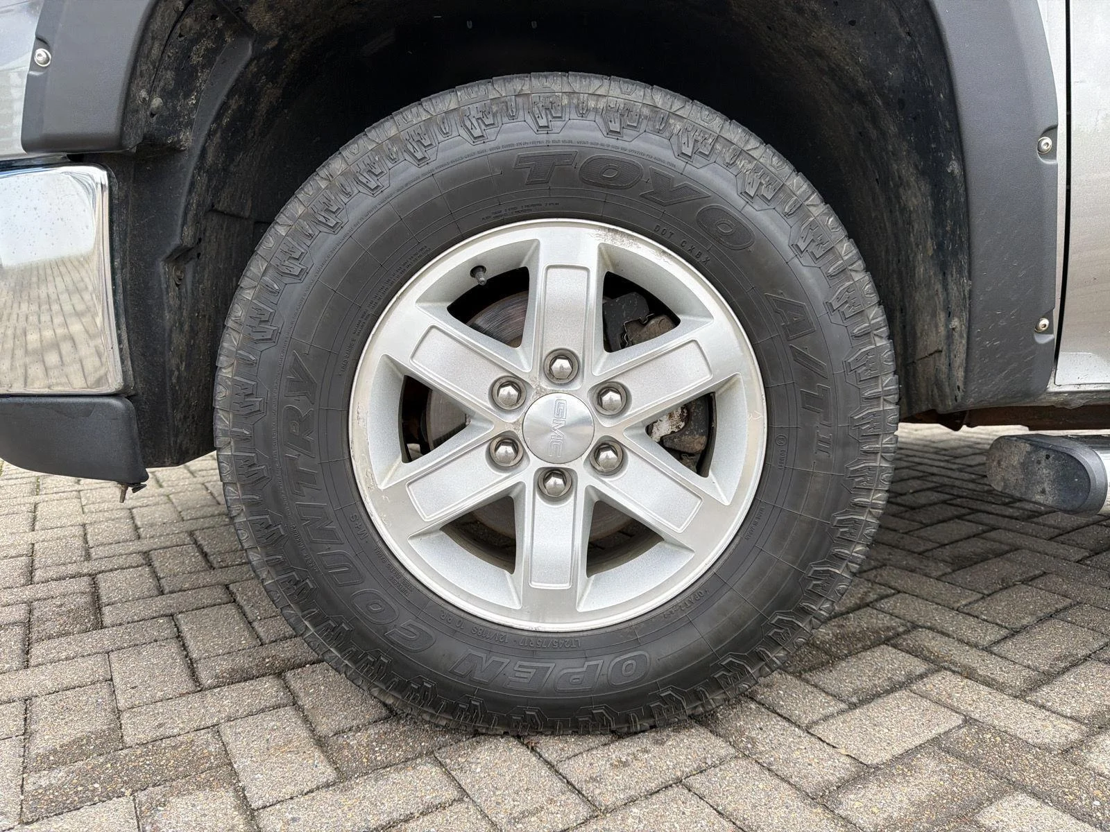 Used 2012 STEEL GRAY METALLIC GMC SLE image 10