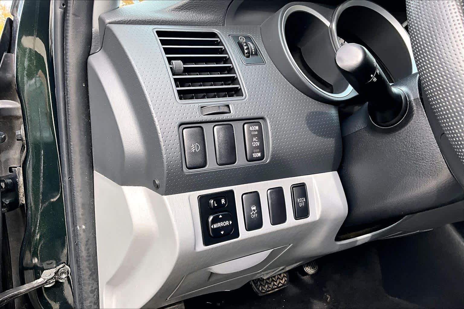 Used 2014 Spruce Mica Toyota  image 36