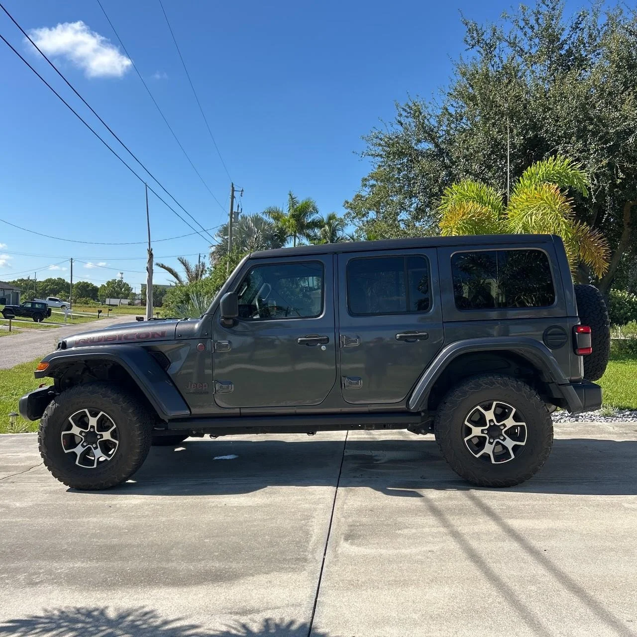 Used 2020 GRAY Jeep Rubicon image 2