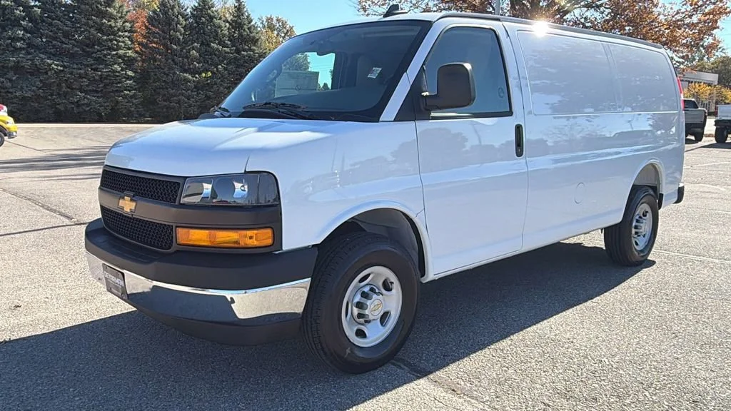 2025 Chevrolet Express Cargo Work Van - Photo 7