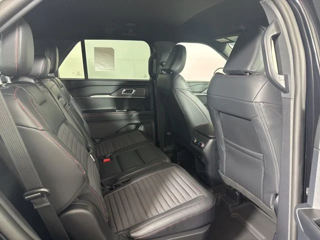 New 2026 Agate Black Metallic Ford ST-Line image 5