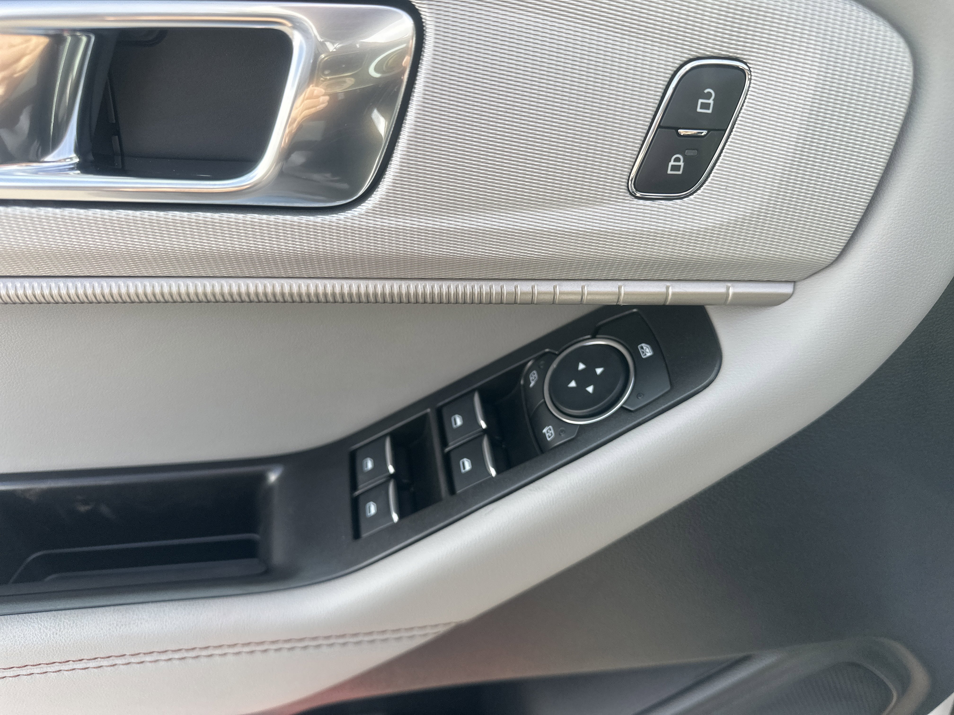 New 2026 Space White Metallic Ford Active image 15