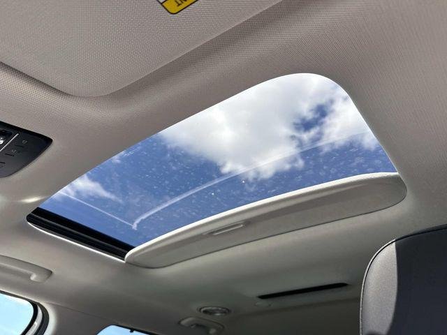 New 2026 White Hyundai SEL Premium AWD image 4