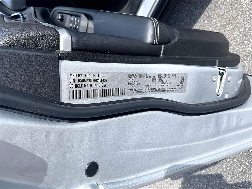 Used 2024 Silver Jeep 4xe image 36