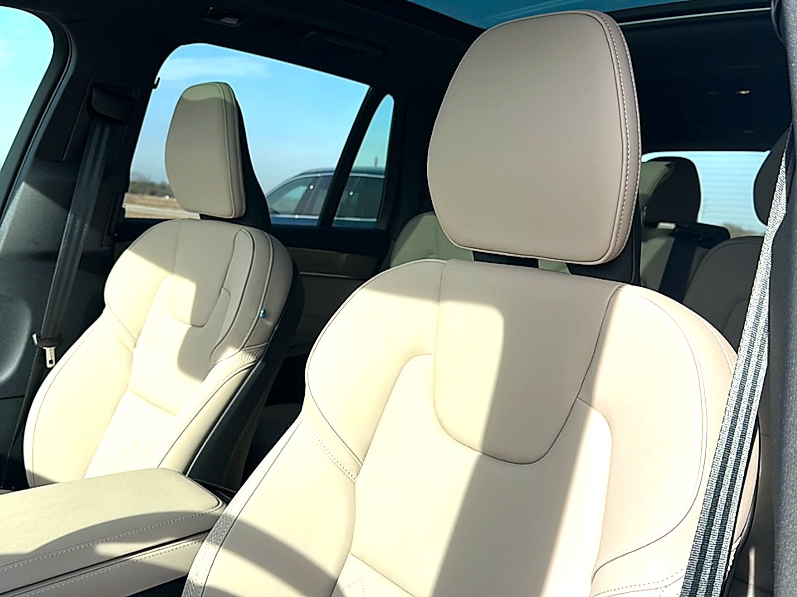 New 2026 Crystal White Volvo Plus image 11